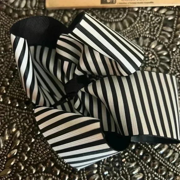 GIRLS LARGE HAIR BOW LOT OF 3 GET READY FOR FALL! 🍁👻🎃 - Picture 2 of 13